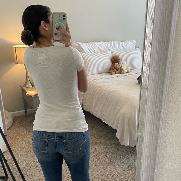 Holister beige v-neck tee - Picture 3 of 6